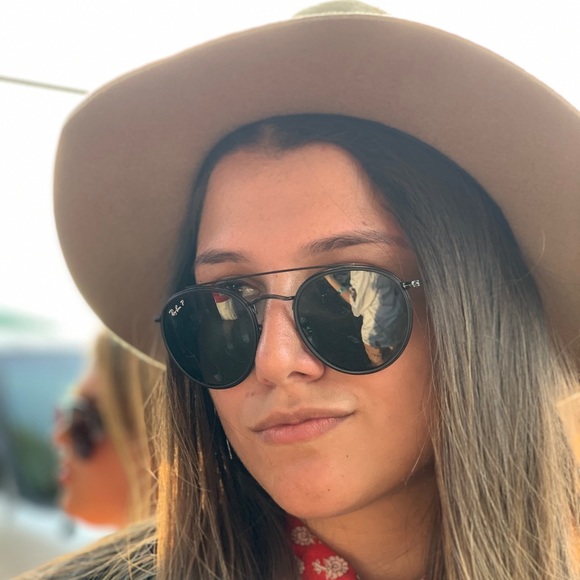 Meet your Posher, Serra - Picture 1 of 2